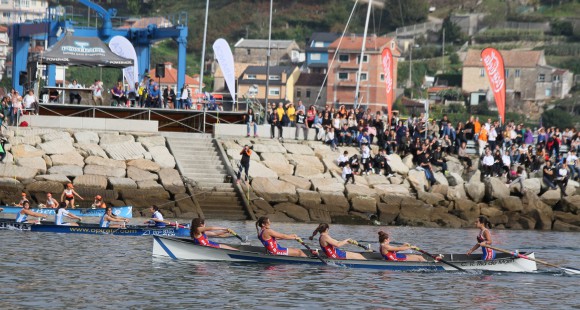 2015-10-24 UNA DE LAS LLEGADAS FEMENINAS EN PRIMER PLANO MARIN.jpg