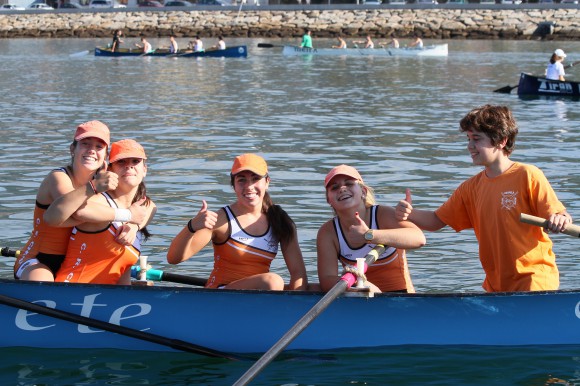 2015-10-25 LAS CHICAS DE CHAPELA FESTEJANDO LA VICTORIA.jpg